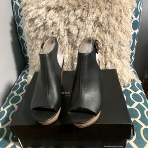 Black leather wedge Kenneth Cole sandals